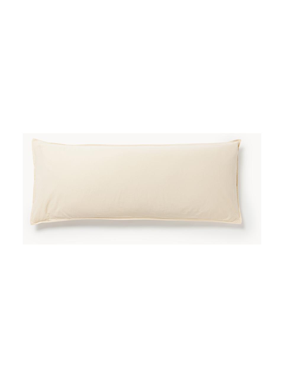 Funda de almohada de algodón lavado Darlyn, 100% algodón
Densidad de hilo 150 TC, calidad estándar

El algodón da una sensación agradable y suave en la piel, absorbe bien la humedad y es adecuado para personas alérgicas.

Este tejido ha sido sometido a un proceso de lavado especial que le da un aspecto Softwash irregular y resistente, pero siendo suave al tacto, flexible y cómodo. Además, su aspecto arrugado natural hace que no necesite planchado.

El material utilizado para este producto ha sido probado contra sustancias nocivas y está certificado según el STANDARD 100 por OEKO-TEX®, 4265CIT, CITEVE., Beige claro, An 45 x L 110 cm