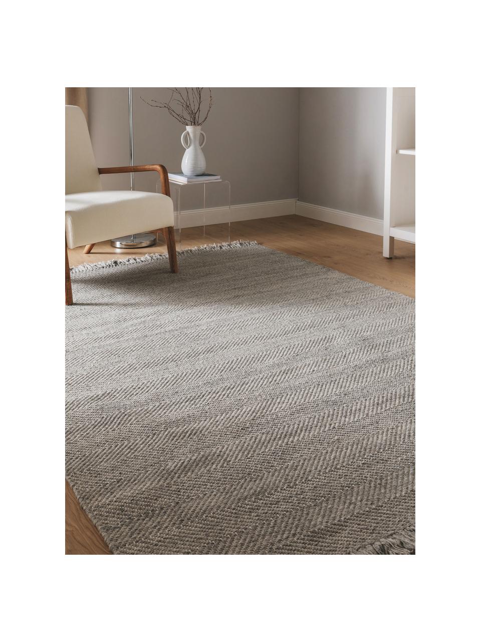 Tapis en laine tissé à la main avec franges Lars, 60 % laine, 20 % coton, 20 % polyester

Les tapis en laine peuvent perdre des fibres lors des premières semaines et des peluches peuvent se former, ce phénomène est naturel et diminue à mesure de votre usage et du temps, Grège, larg. 80 x long. 150 cm (taille XS)