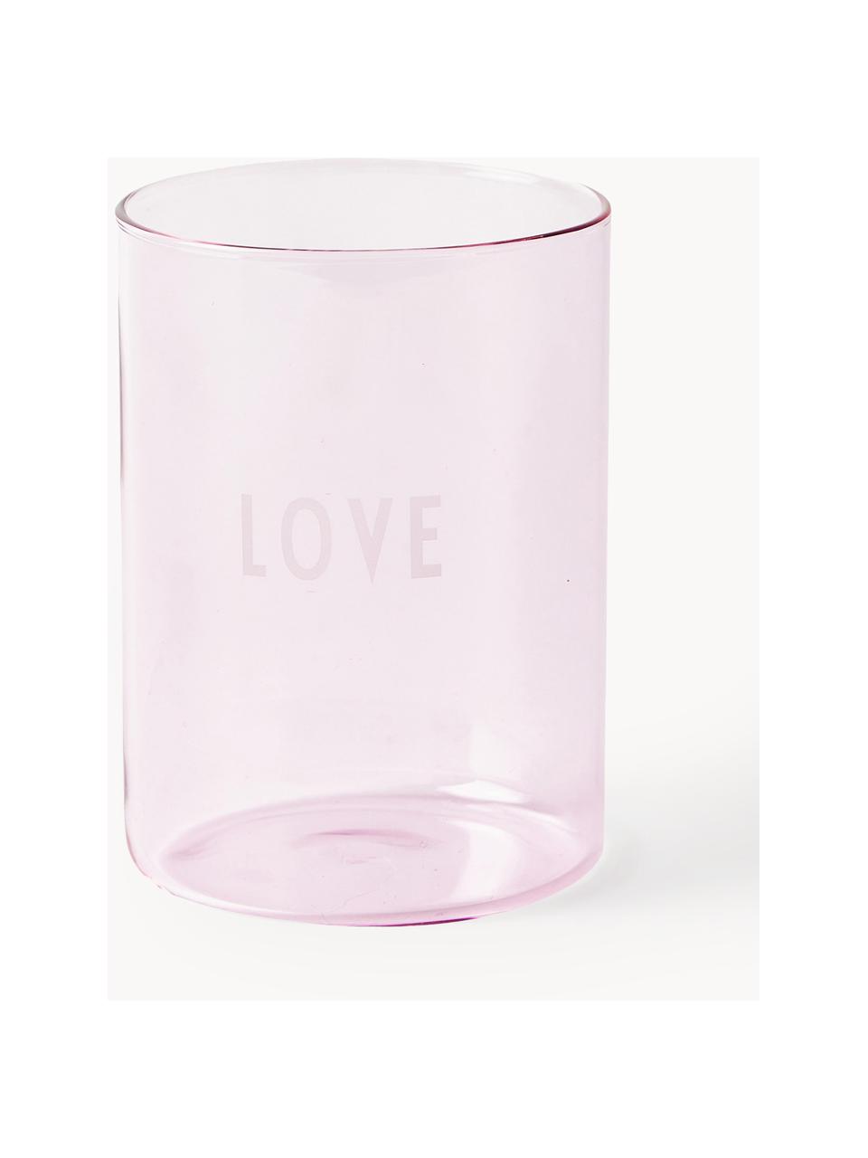 Designer Wasserglas Favourite LOVE mit Schriftzug, Borosilikatglas

Entdecke die Vielseitigkeit von Borosilikatglas für Dein Zuhause! Borosilikatglas ist ein hochwertiges, zuverlässiges und robustes Material. Es zeichnet sich durch seine aussergewöhnliche Hitzebeständigkeit aus und ist daher ideal für Deinen heissen Tee oder Kaffee. Im Vergleich zu herkömmlichem Glas ist Borosilikatglas widerstandsfähiger gegen Brüche und Risse und somit ein sicherer Begleiter in Deinem Zuhause., Hellrosa (Love), Ø 8 x H 11 cm, 350 ml