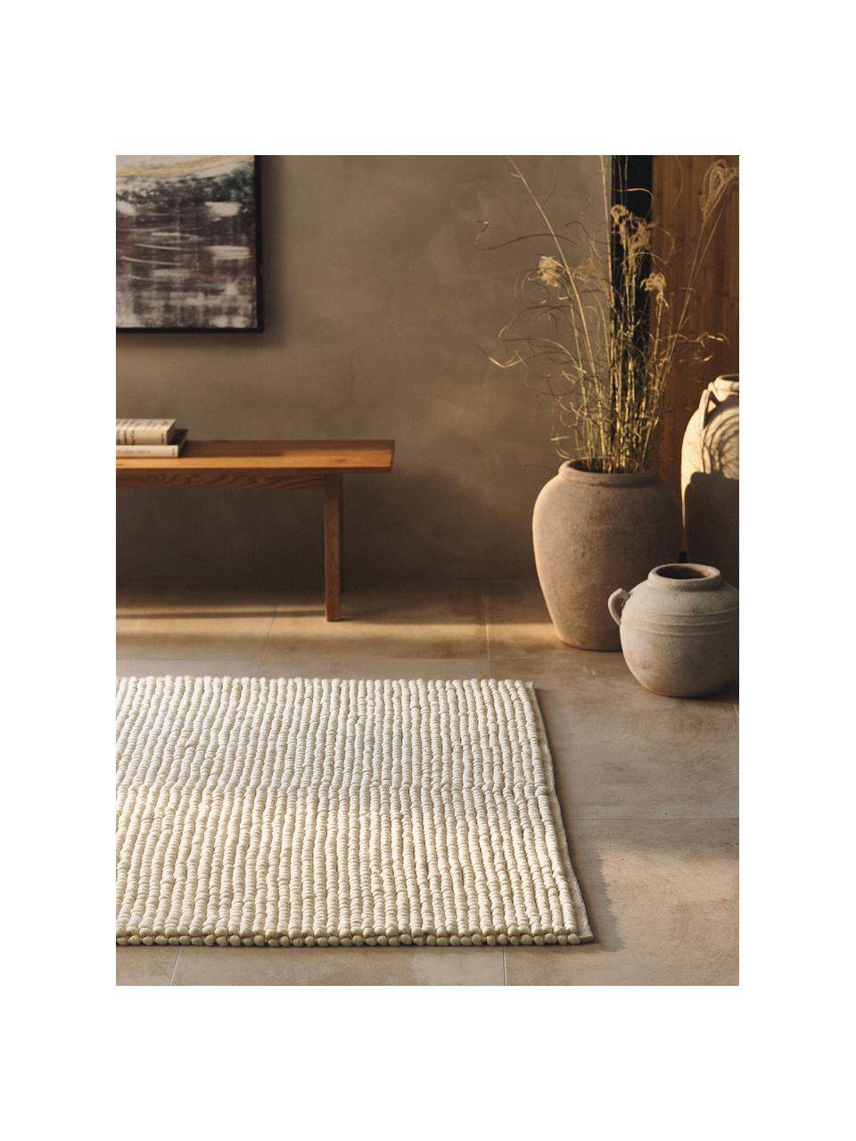 Tapis en laine tissé main Pebble, 80 % laine, 20 % nylon

Les tapis en laine peuvent perdre des fibres lors des premières semaines et des peluches peuvent se former, ce phénomène est naturel et diminue à mesure de votre usage et du temps, Blanc crème, larg. 200 x long. 300 cm (taille L)