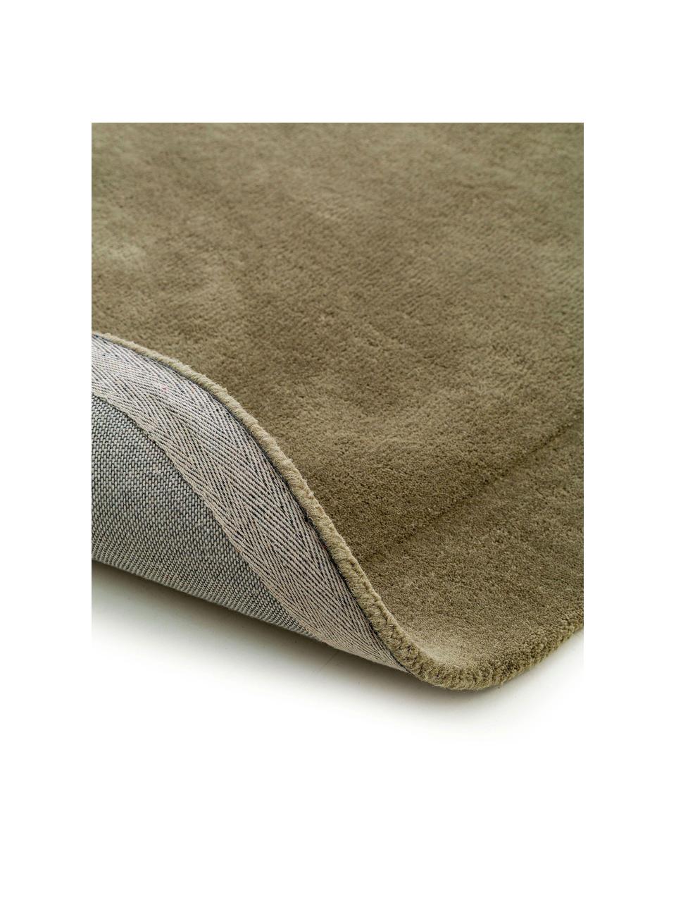 Alfombra corredor artesanal de lana con forma orgánica Shape, 100% lana

Las alfombras de lana se pueden aflojar durante las primeras semanas de uso, la pelusa se reduce con el uso diario., Verde oliva, An 80 x L 250 cm