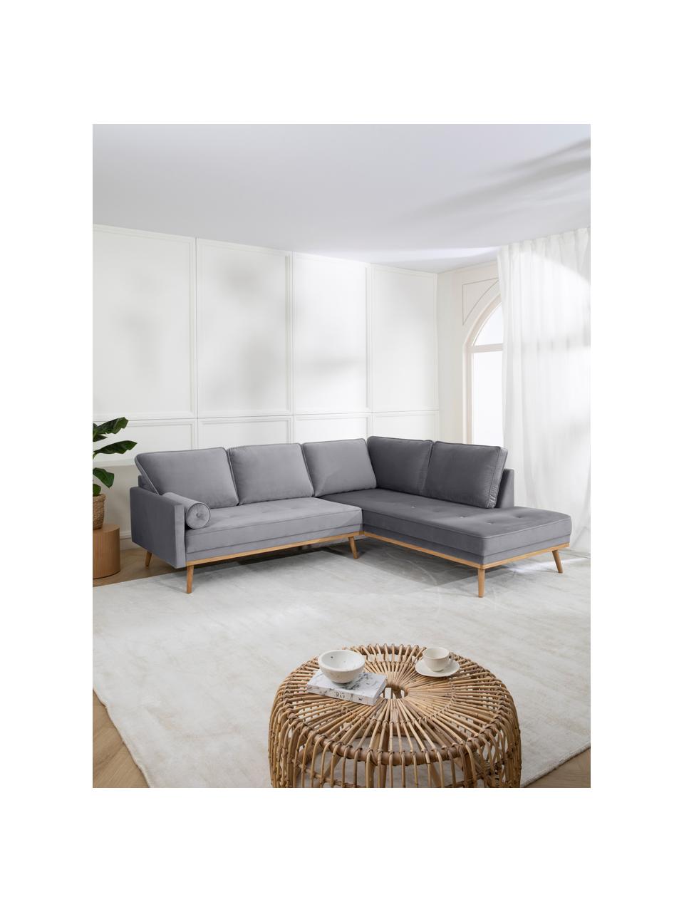 Samt-Ecksofa Saint (3-Sitzer) in Grau mit Eichenholz-Füssen, Bezug: Samt (Polyester) Der hoch, Gestell: Massives Eichenholz, Span, Samt Grau, B 243 x T 220 cm