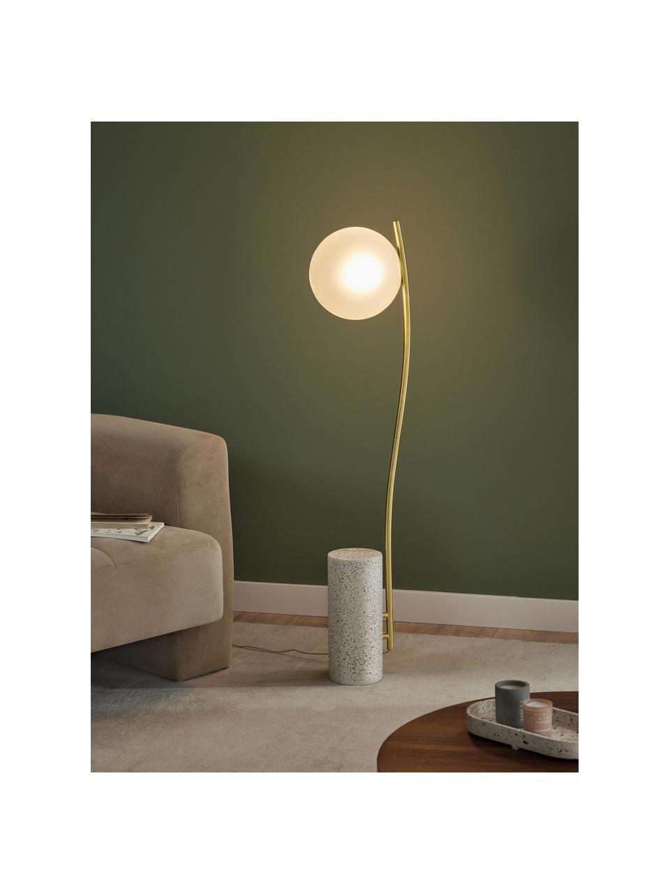 Kleine vloerlamp Cora met terrazzo voet, Lampenkap: glas, Frame: gecoat staal, Lampvoet: terrazzo, Wit, goudkleurig, terrazzo look, H 127 cm