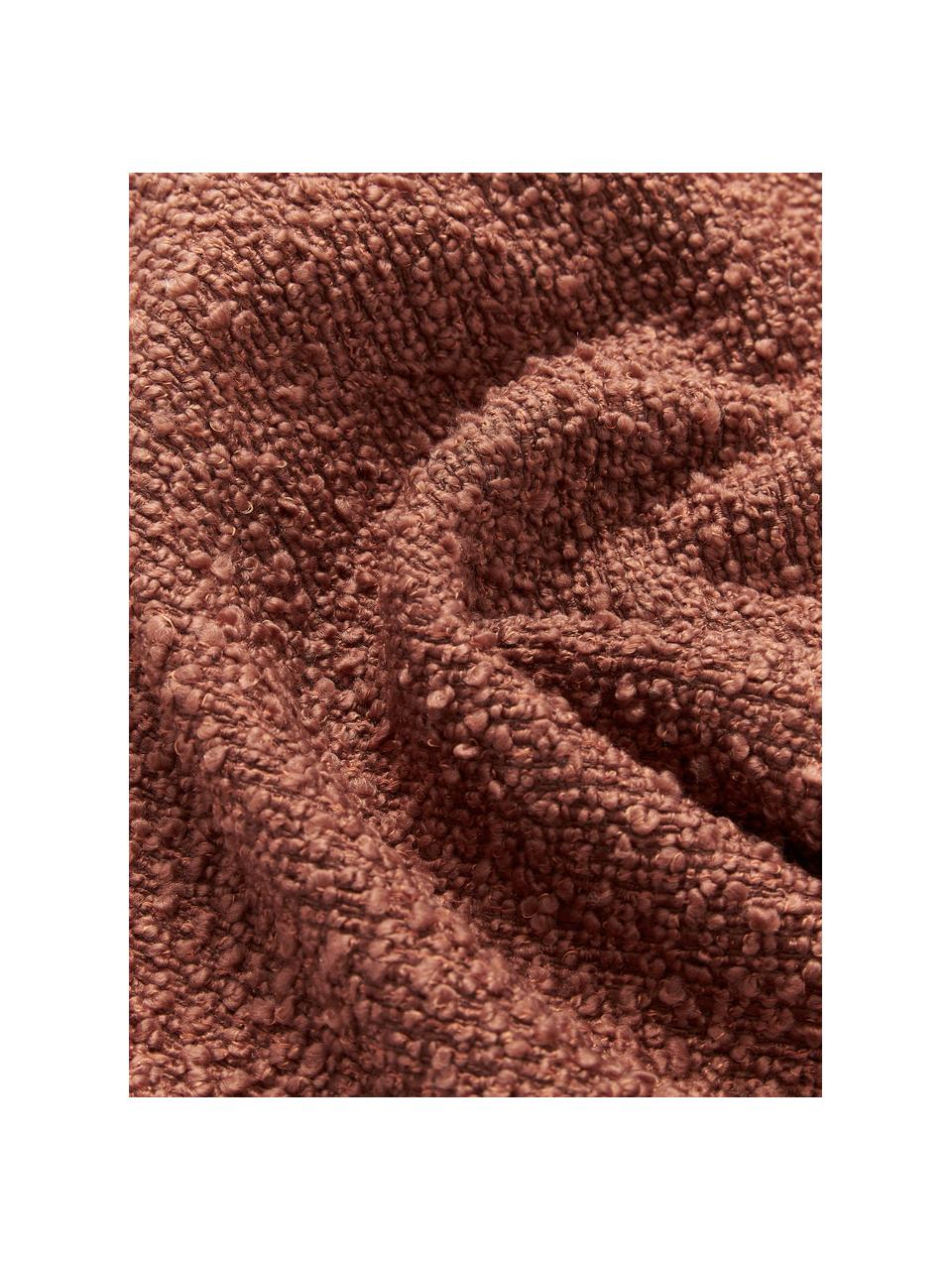 Bouclé-Kissenhülle Bellamie, Bouclé (95 % Polyester, 5 % Polyacryl)

Bouclé ist ein Material, das sich durch seine unregelmässig geschwungene Struktur auszeichnet. Die charakteristische Oberfläche entsteht durch eingewebte Schlingen aus verschiedenartigen Garnen, die dem Stoff eine einzigartige Struktur verleihen. Die Schlingenstruktur hat einen isolierenden und gleichzeitig flauschigen Effekt, der den Stoff besonders kuschelig macht., Bouclé Terrakotta, B 45 x L 45 cm, 2 Stück