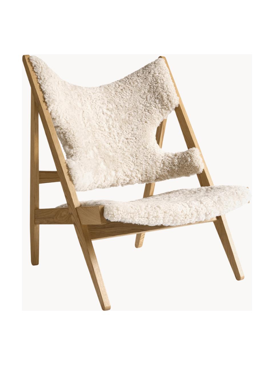 Fauteuil lounge en tissu peluche Knitting, Peau de mouton blanc cassé, bois de chêne, larg. 71 x prof. 67 cm