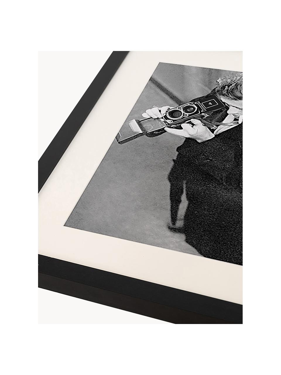 Foto incorniciata James Dean con macchina fotografica, Struttura: legno di faggio, certific, Immagine: stampa digitale su carta , Nero, bianco latte, Larg. 33 x Alt. 43 cm