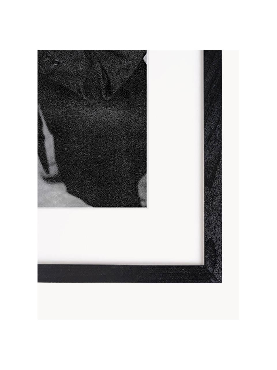 Gerahmte Fotografie James Dean with Camera, Rahmen: Buchenholz, Bild: Digitaldruck auf Papier, , Front: Acrylglas Dieses Produkt , Schwarz, Off White, B 33 x H 43 cm