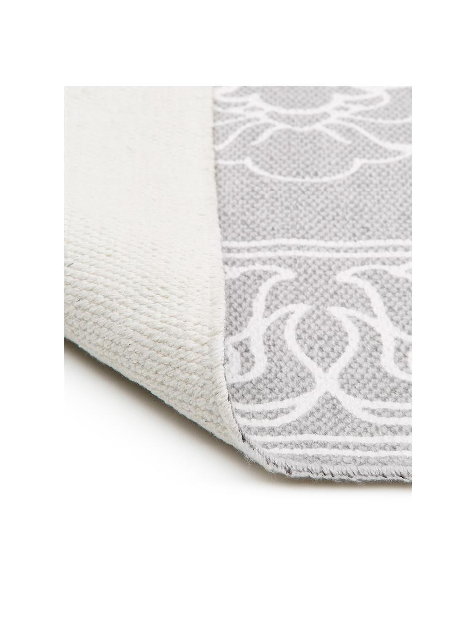 Bavlnený koberec so strapcami Salima, ručne tkaný, 100 %  bavlna, Svetlosivá, krémovobiela, Š 70 x D 140 cm (veľkosť XS)
