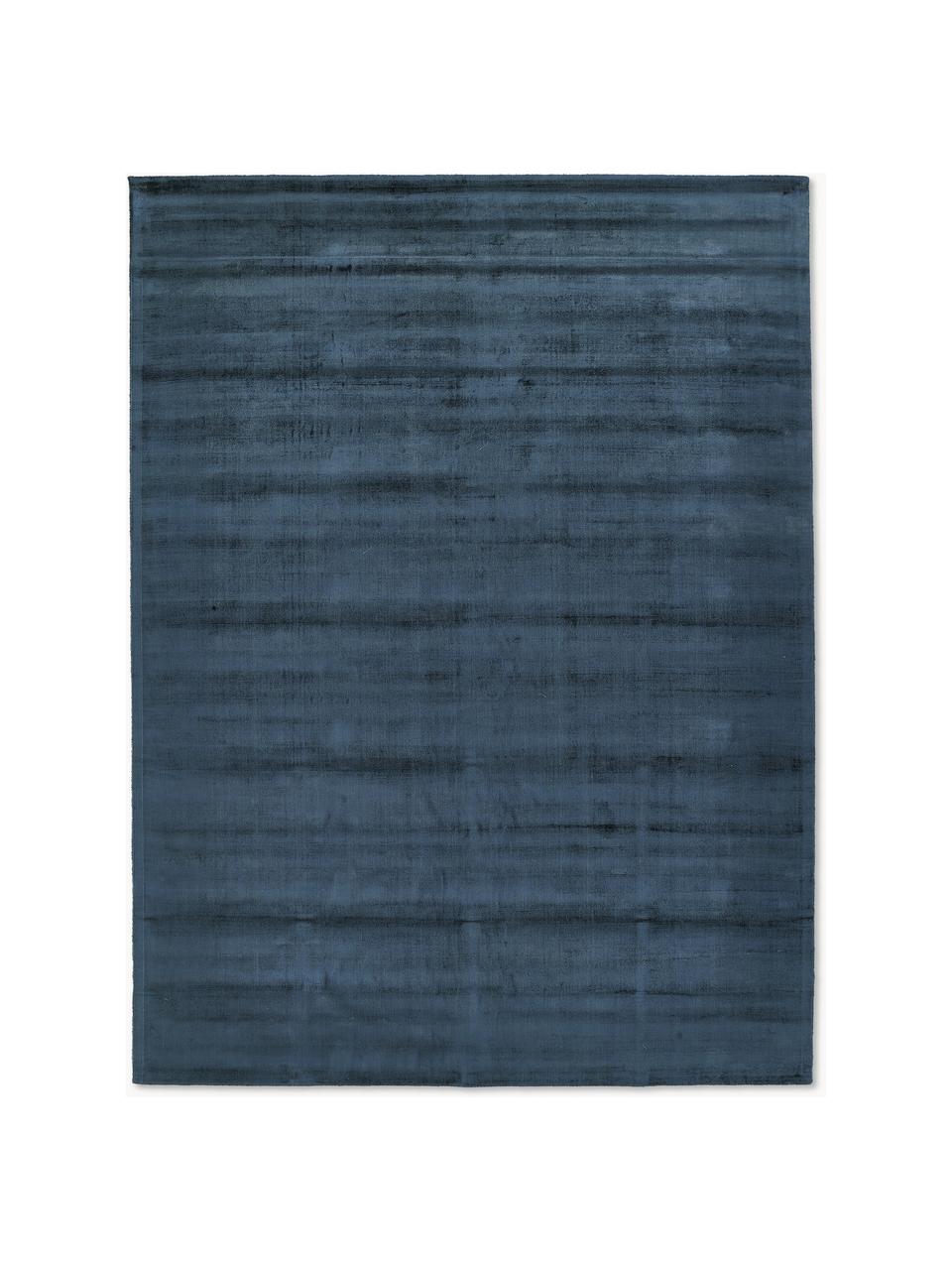 Handgeweven viscose vloerkleed Jane, Onderzijde: 100% katoen Het in dit pr, Donkerblauw, B 160 x L 230 cm (maat M)