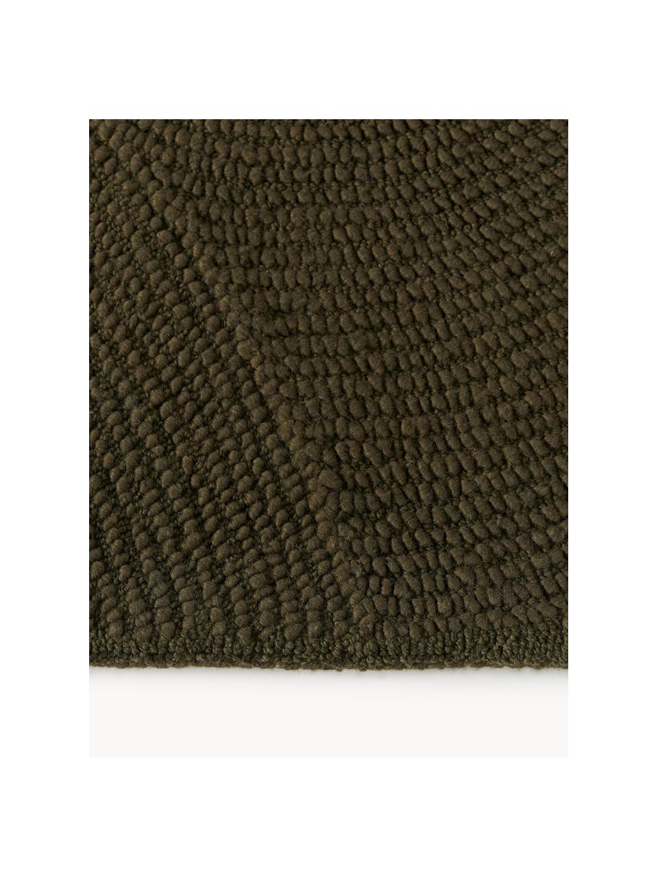 Tapis en laine tufté main Eleni, 100 % laine, certifiée RWS

Les tapis en laine peuvent perdre des fibres lors des premières semaines et des peluches peuvent se former, ce phénomène est naturel et diminue à mesure de votre usage et du temps, Vert olive, larg. 80 x long. 200 cm