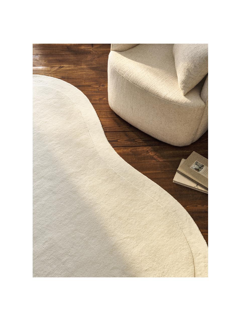 Tapis en laine de forme organique tufté main Kadey, Blanc crème, larg. 120 x long. 180 cm (taille S)