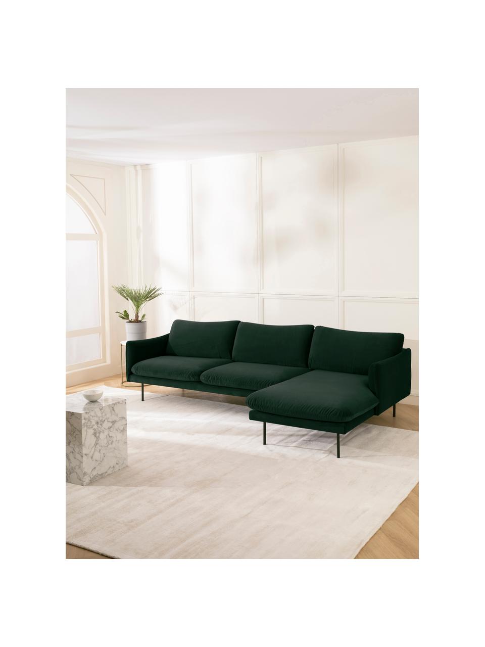 Divano angolare in velluto Moby, Rivestimento: velluto (rivestimento in , Struttura: legno di pino massiccio, Piedini: metallo verniciato a polv, Velluto verde scuro, Larg. 280 x Prof. 160 cm, chaise longue a sinistra