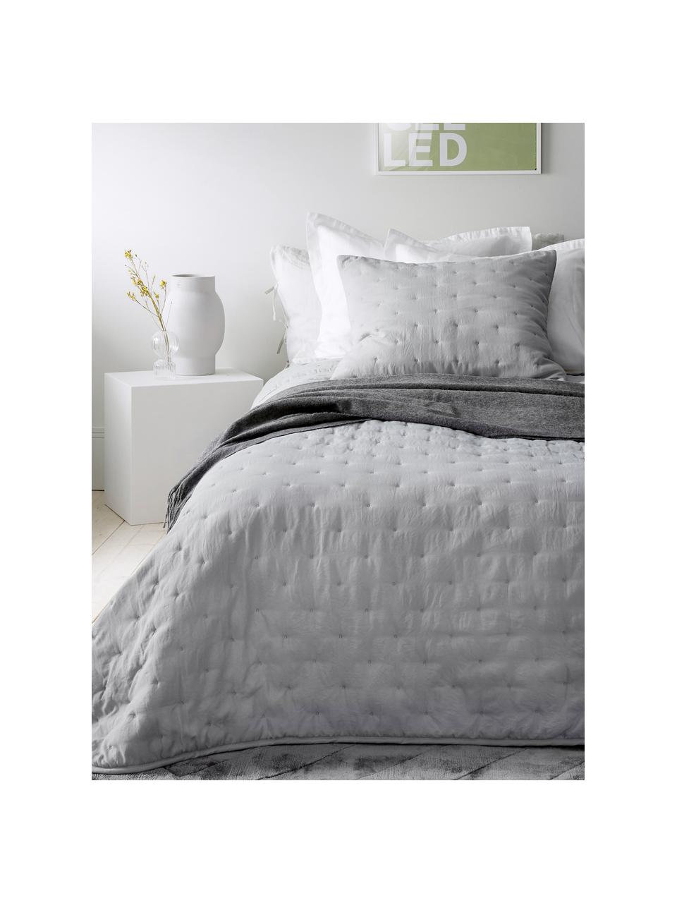 Prešívaný prehoz Wida, 100 % polyester
Materiál použitý v tomto výrobku bol testovaný na škodlivé látky a certifikovaný podľa STANDARD 100 by OEKO-TEX® 17.HCN.09953 HOHENSTEIN HTTI., Svetlosivá, Š 260 x D 260 cm (pre postele do 200 x 200 cm)
