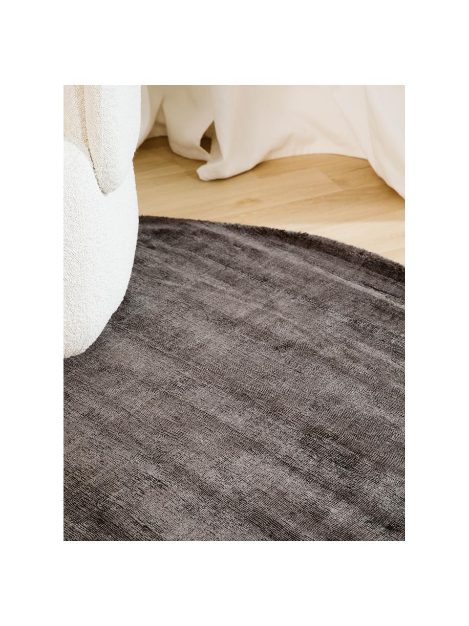 Okrúhly ručne tkaný koberec z viskózy Jane, Antracitová, Ø 150 cm (veľkosť M)