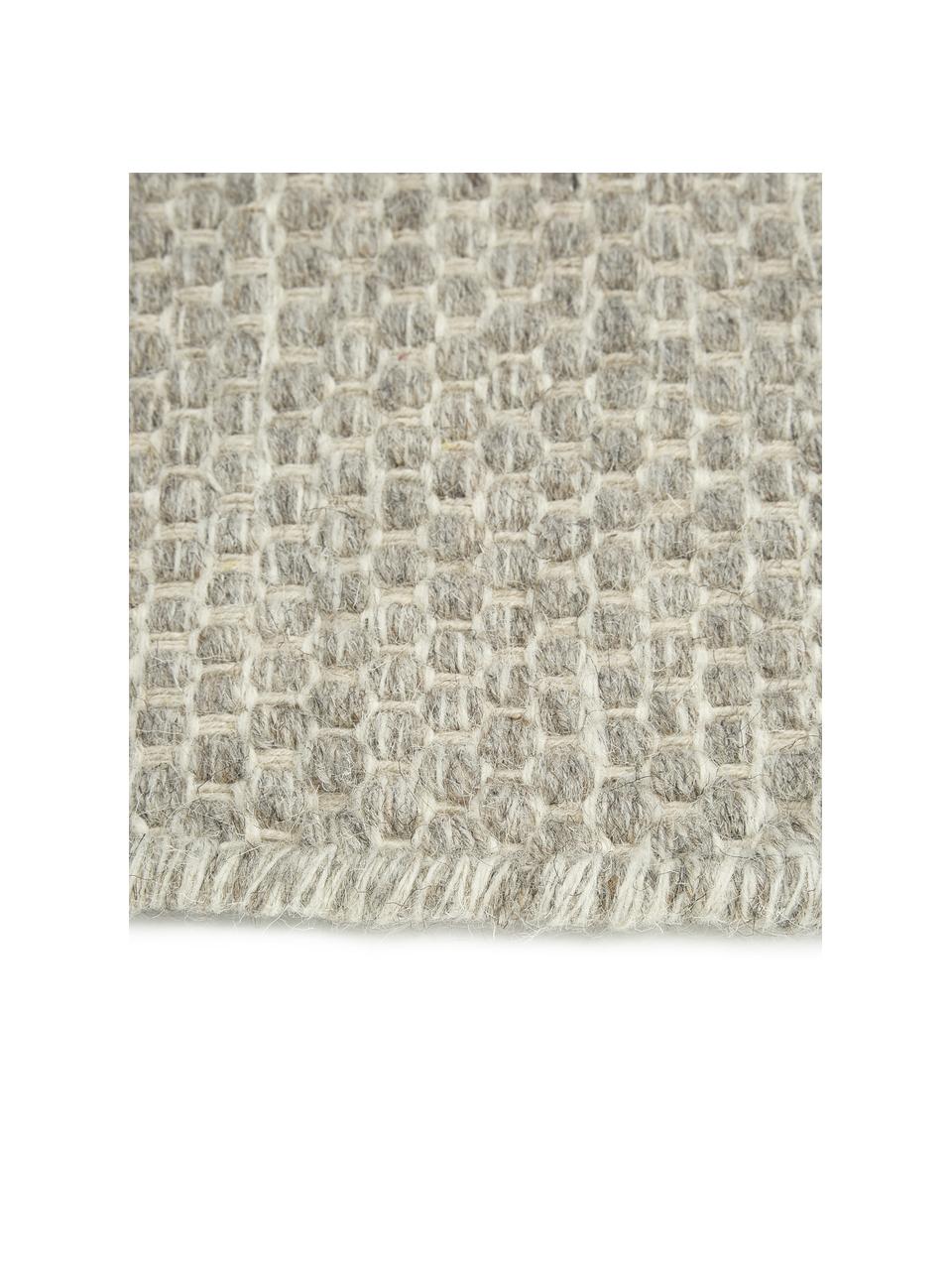 Alfombra artesanal de lana Asko, Parte superior: 90% lana, 10% algodón, Reverso: algodón La alfombra se pu, Gris claro, An 70 x L 140 cm (Tamaño XS)