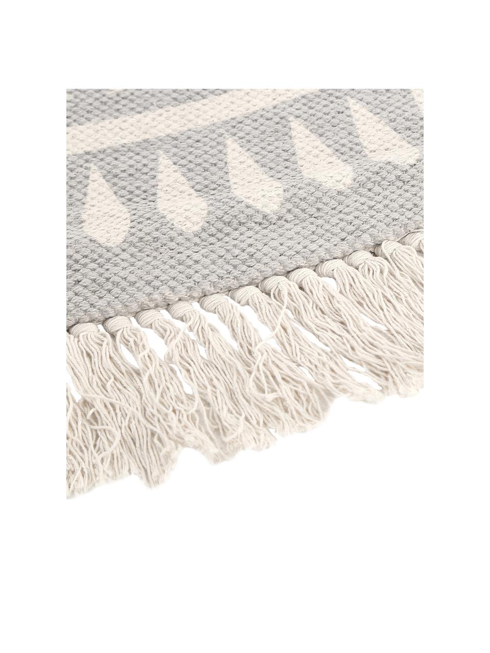Alfombra redonda artesanal con flecos Benji, 100% algodón

El material utilizado para este producto ha sido probado contra sustancias nocivas y está certificado según STANDARD 100 por OEKO-TEX®, HOHENSTEIN HTTI, 21.HIN.90042., Gris claro, beige, Ø 150 cm (Tamaño M)