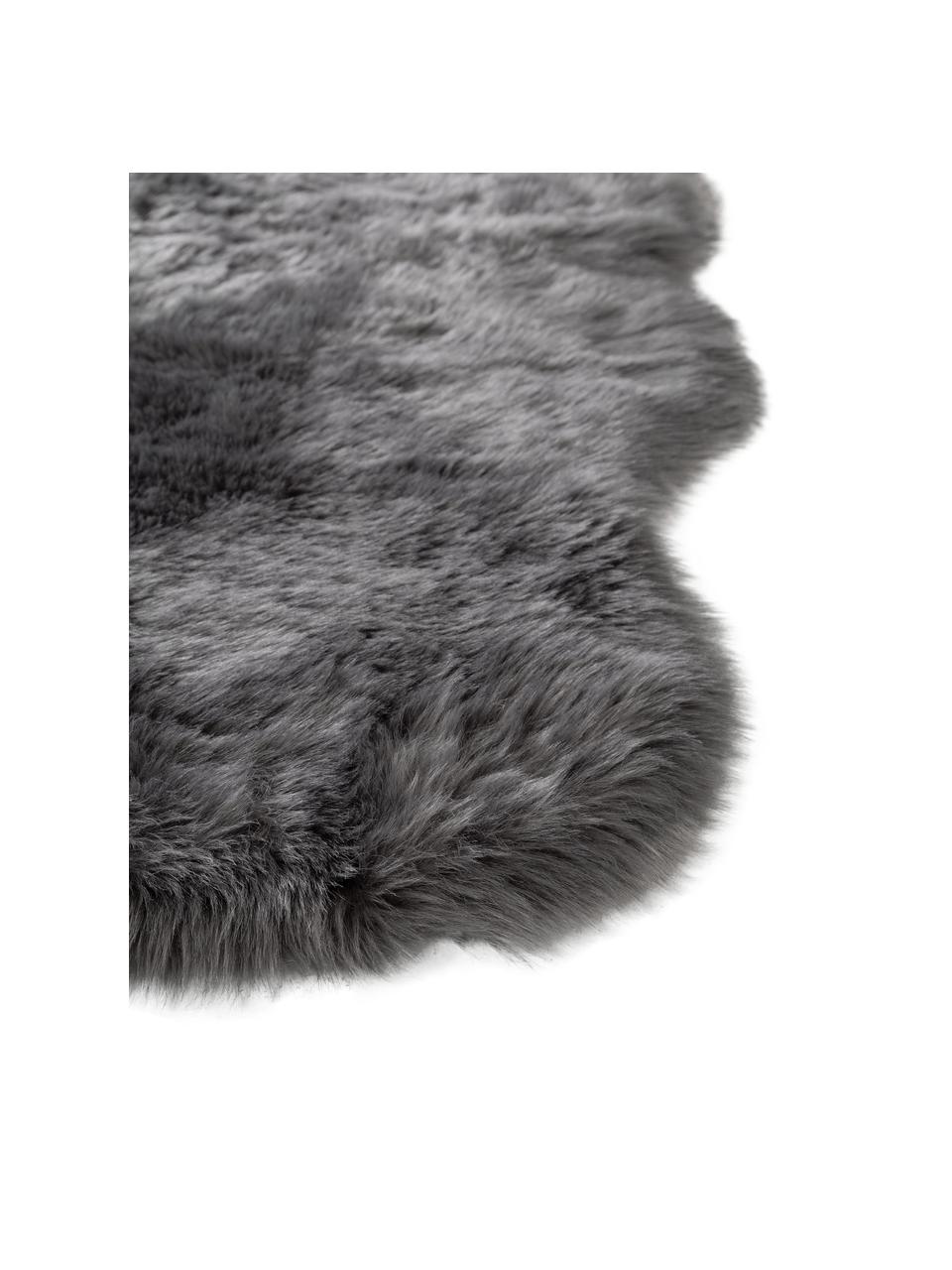 Pluizige imitatie schapenvacht Elmo in grijs, glad, Bovenzijde: 50% acryl, 50% polyester, Onderzijde: polyester, Grijs, B 140 x L 200 cm (maat S)