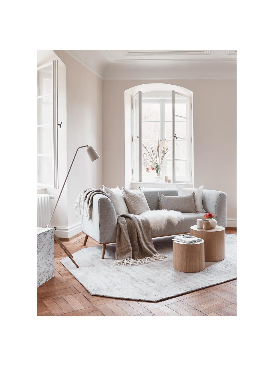 Divano 2 posti con piedini in legno di quercia Archie, Rivestimento: 100% lana, Struttura: legno di pino, certificat, Gambe: legno massello di rovere,, Tessuto grigio chiaro, Larg. 162 x Prof. 80 cm
