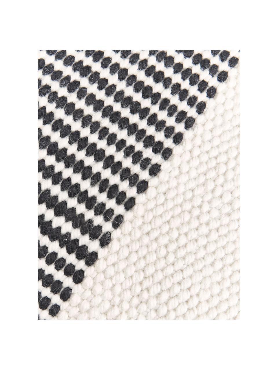 Handgetufte laagpolige loper Kami met franjes, 100% polyester, GRS-gecertificeerd, Gebroken wit, zwart, B 80 x L 150 cm (maat XS)