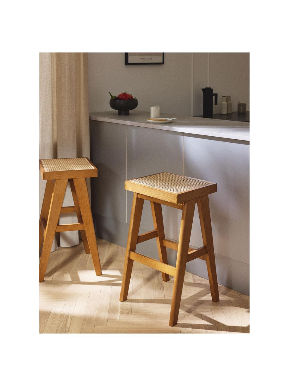 Sgabello da bar con intreccio viennese Sissi, Struttura: legno di quercia vernicia, Seduta: rattan Questo prodotto è , Legno di quercia scuro, beige chiaro, Larg. 46 x Alt. 75 cm