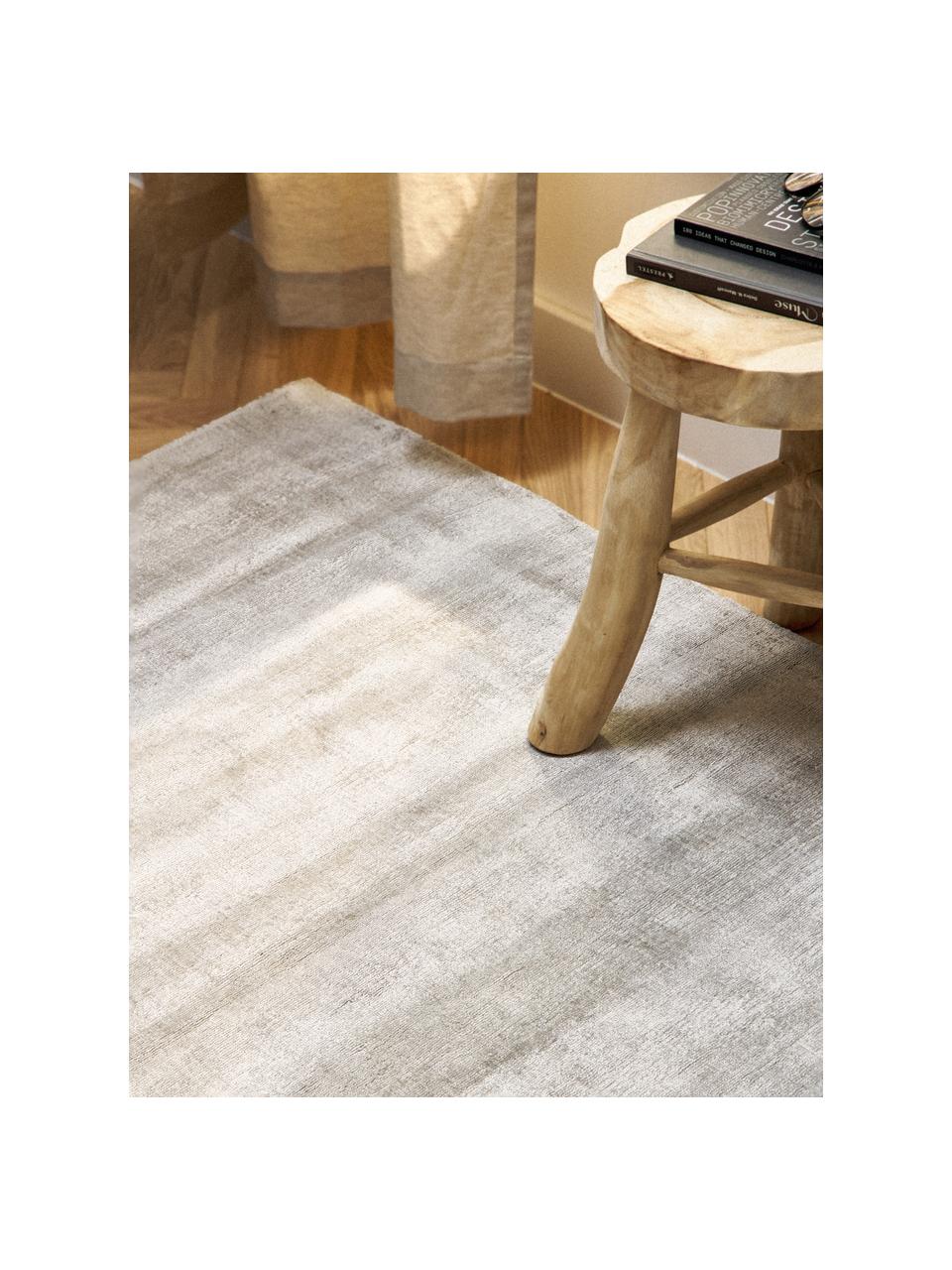 Tapis en viscose tissé main Jane, Grège, larg. 120 x long. 180 cm (taille S)