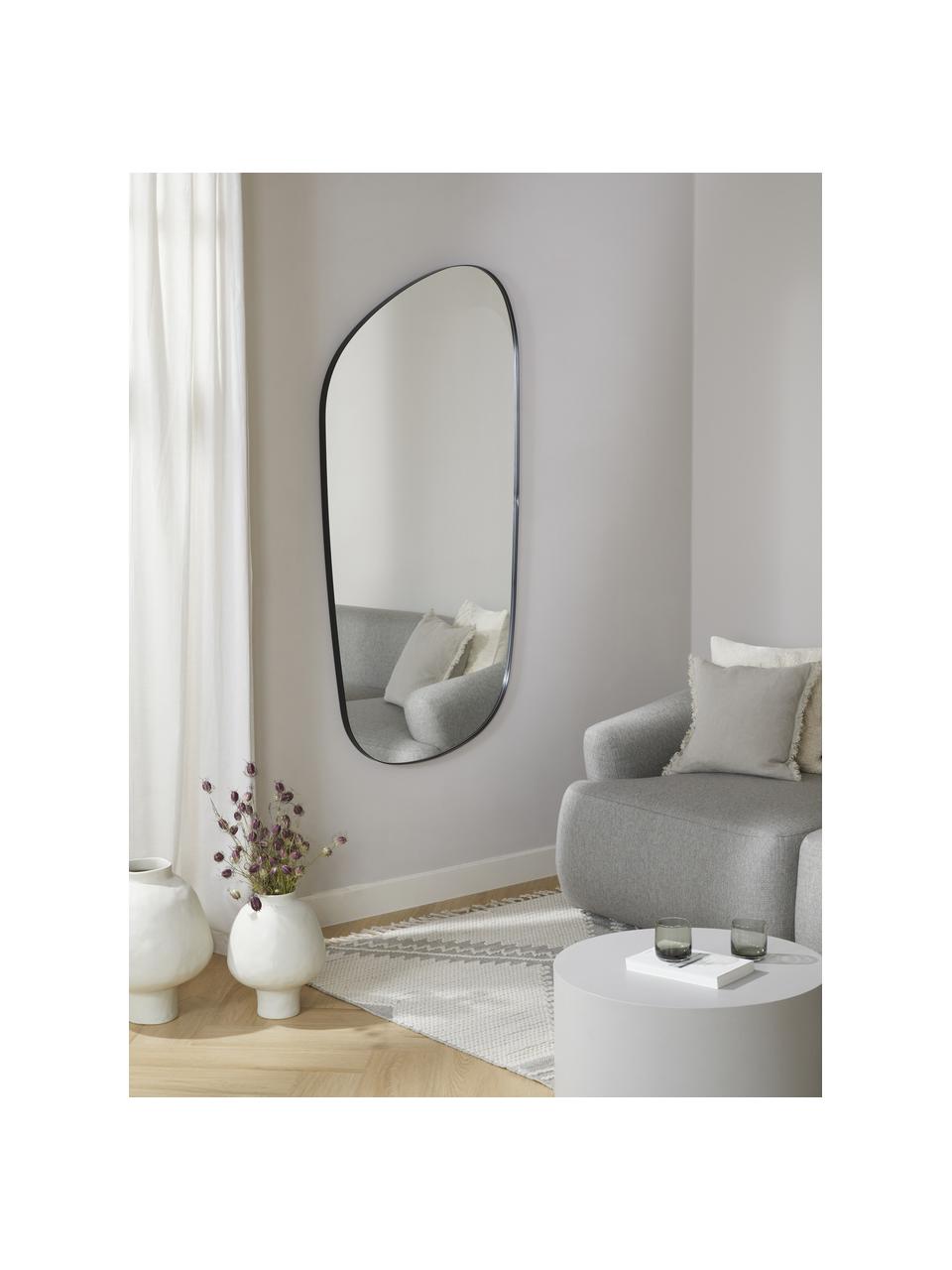 Espejo de pared curvo Oiva, Parte trasera: tablero de fibras de dens, Espejo: cristal, Negro, An 75 x Al 150 cm