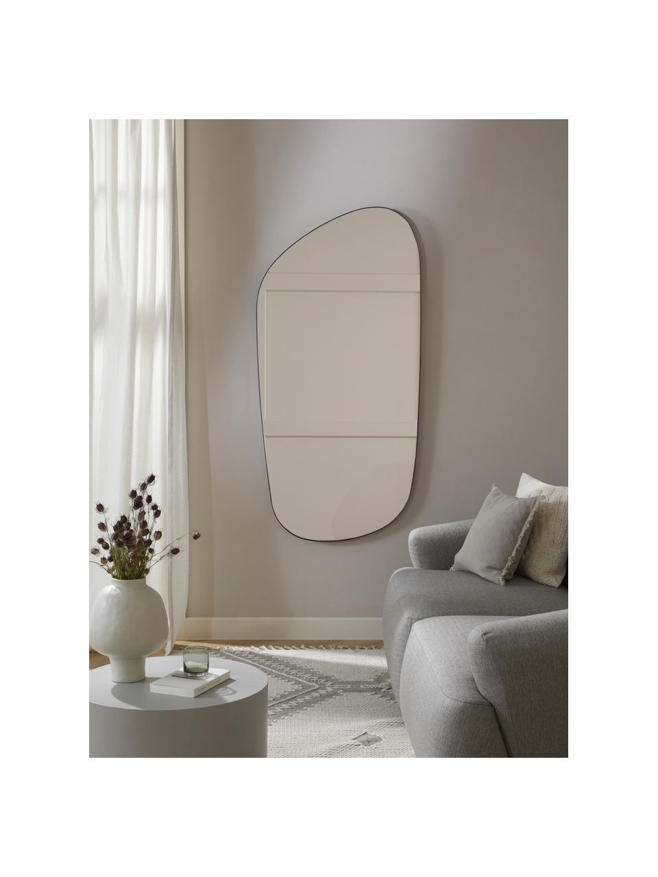 Specchio da parete dalla forma curva Oiva, Retro: pannello di fibra a media, Superficie dello specchio: lastra di vetro Questo pr, Nero, Larg. 75 x Alt. 150 cm