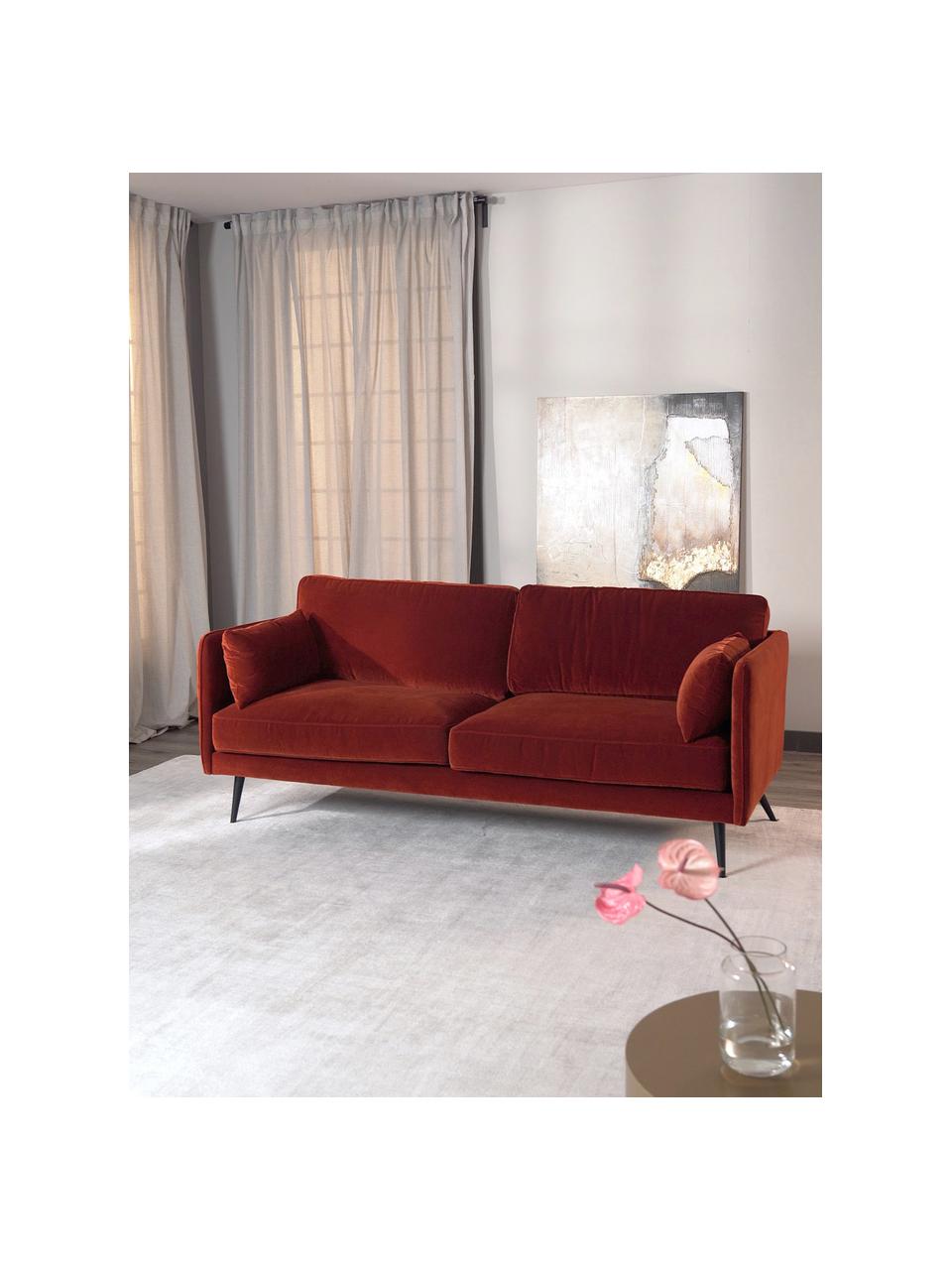 Samt-Sofa Paola (3-Sitzer) mit Holz-Füssen, Bezug: Samt (Polyester) Der stra, Gestell: Massives Fichtenholz, Spa, Samt Rostrot, B 209 x T 95 cm