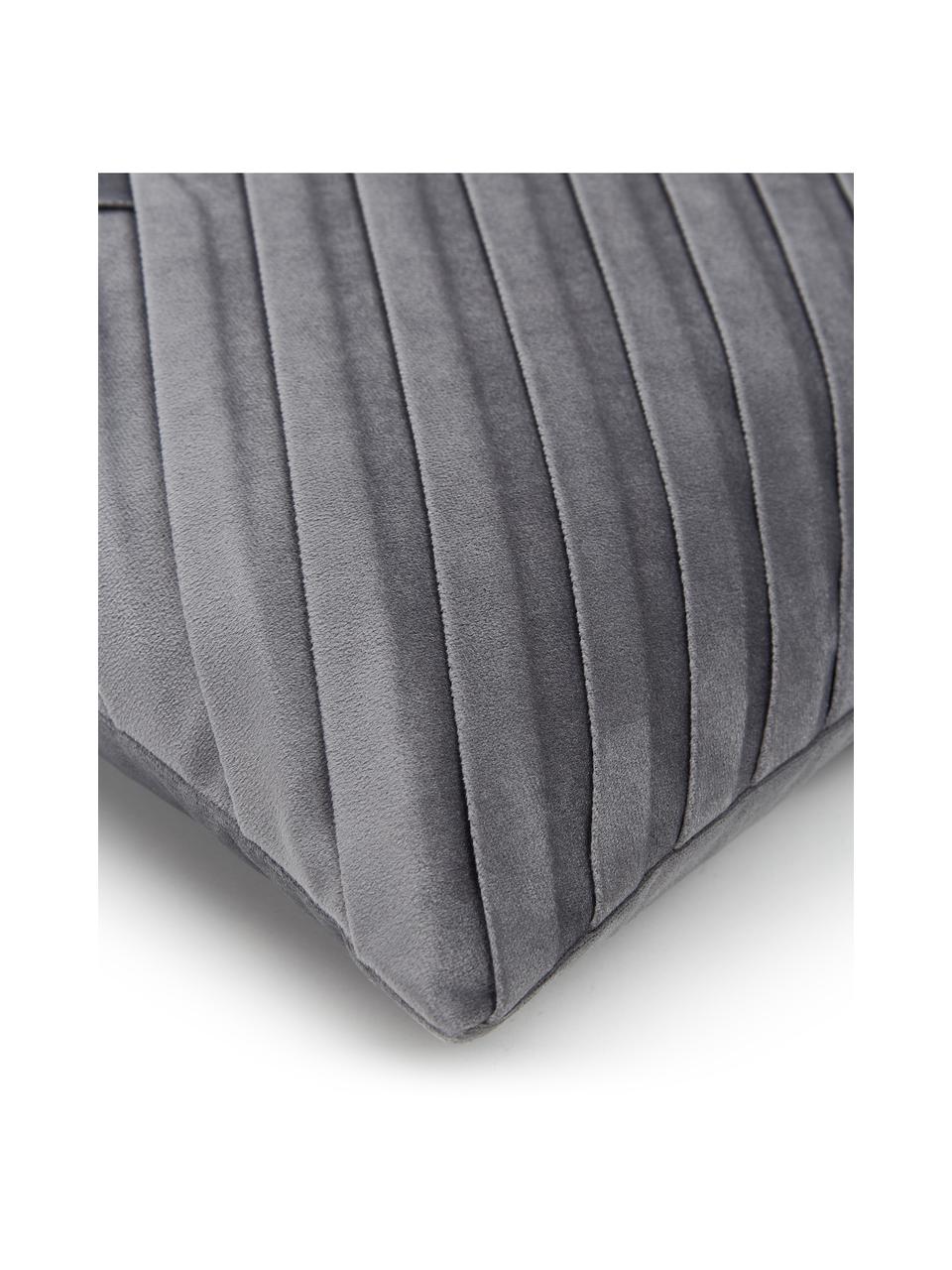 Housse de coussin 45x45 velours gris foncé Lucie, 100 % velours de polyester
Veuillez considérer que la couleur du velours paraît plus claire ou plus foncée en fonction de la source lumineuse et de l'orientation des fibres, Gris foncé, larg. 45 x long. 45 cm