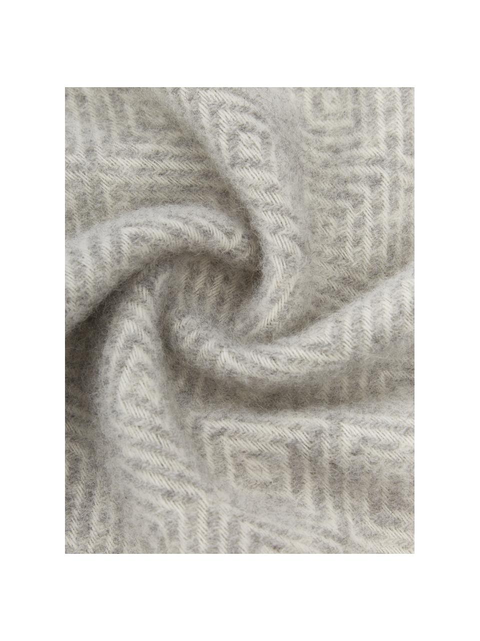 Coperta in lana color grigio chiaro con frange e motivo grafico Triol-Viktor, Grigio chiaro, bianco, Larg. 140 x Lung. 200 cm