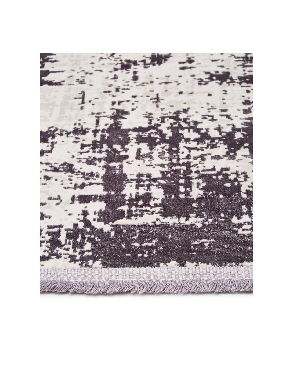 Schimmernder Teppich Cordoba in Grautönen mit Fransen, Vintage Style, Flor: 70% Acryl, 30% Viskose, Grautöne mit leichtem Lilastich, B 80 x L 150 cm (Grösse XS)