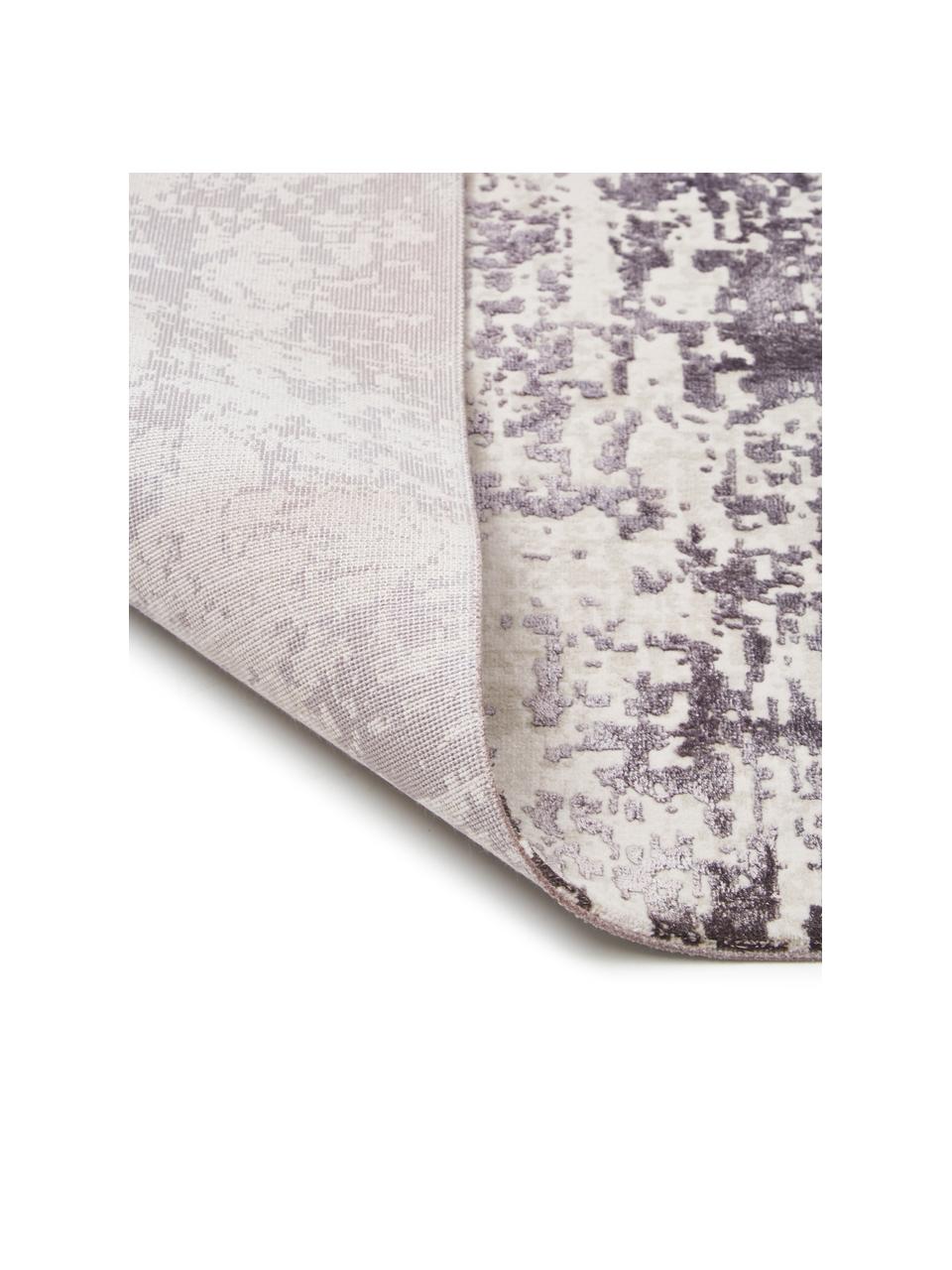 Schimmernder Teppich Cordoba in Grautönen mit Fransen, Vintage Style, Flor: 70% Acryl, 30% Viskose, Grautöne, Lilatöne, B 80 x L 150 cm (Größe XS)