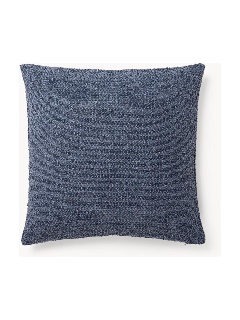 Housse de coussin en bouclette Bellamie, Tissu bouclette (95 % polyester, 5 % polyacrylique)

La bouclette est une matière qui se caractérise par sa texture aux courbes irrégulières. La surface caractéristique est créée par des boucles tissées de fils différents qui confèrent au tissu une structure unique. La structure bouclée a un effet à la fois isolant et moelleux, ce qui rend le tissu particulièrement douillet, Bouclette gris-bleu, larg. 45 x long. 45 cm, 2 pièces