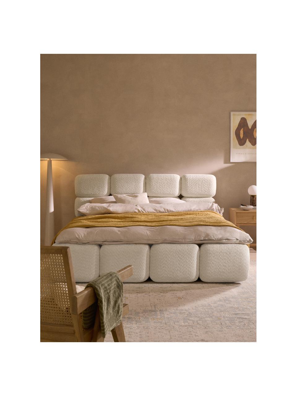 Cama tapizada de borreguillo bouclé Tayla, Tapizado: tejido borreguillo bouclé, Estructura: madera de abeto maciza, t, Patas: madera de abedul lacada E, Borreguillo bouclé blanco Off White, An 140 x L 200 cm