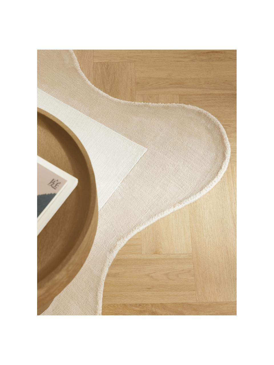 Alfombra artesanal de viscosa ondulada Wavy, Parte superior: 100% viscosa, Beige, An 80 x L 150 cm (Tamaño XS)