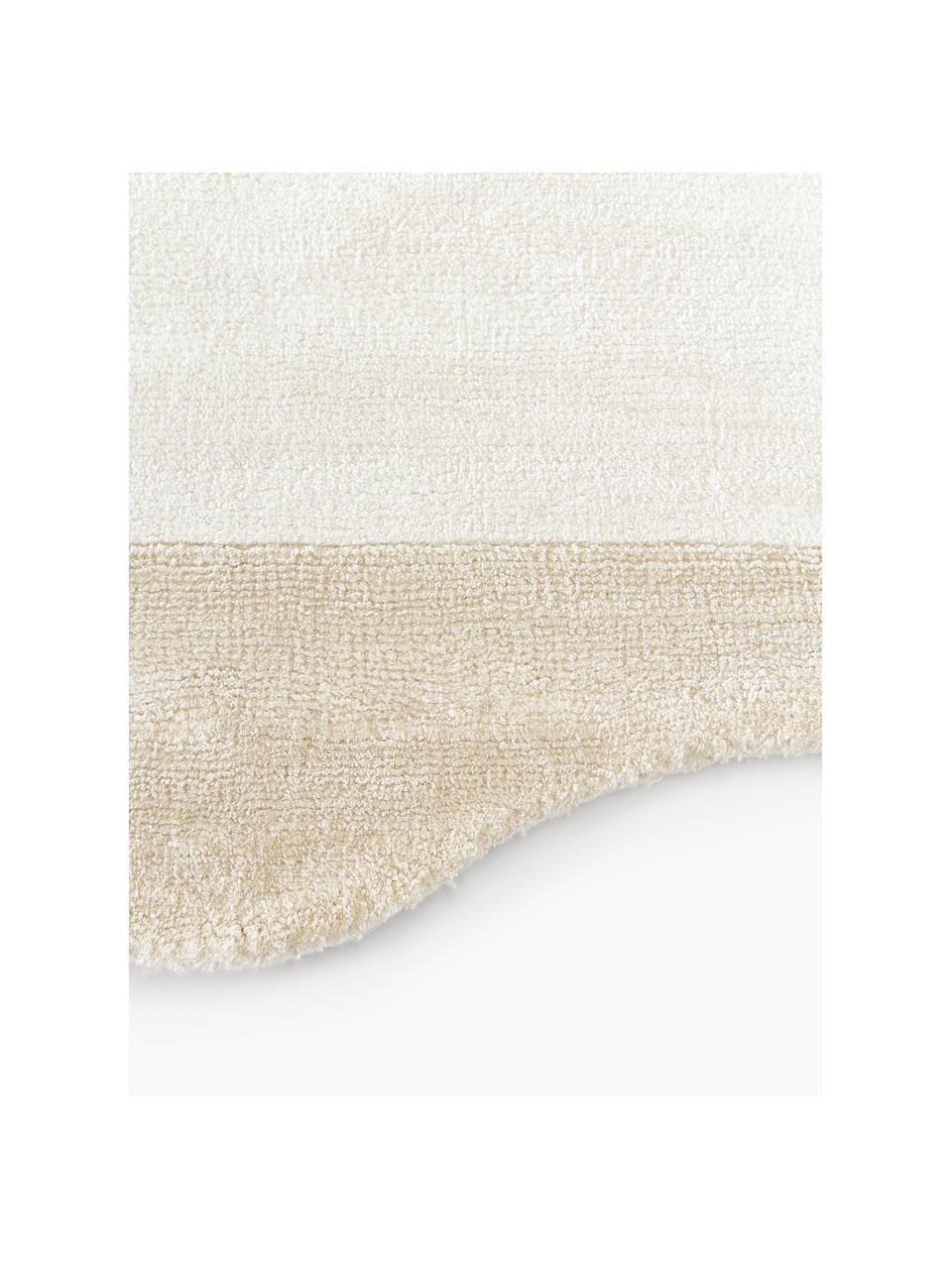 Handgeweven viscose vloerkleed Wavy met golvende rand, Beige, B 80 x L 150 cm (maat XS)