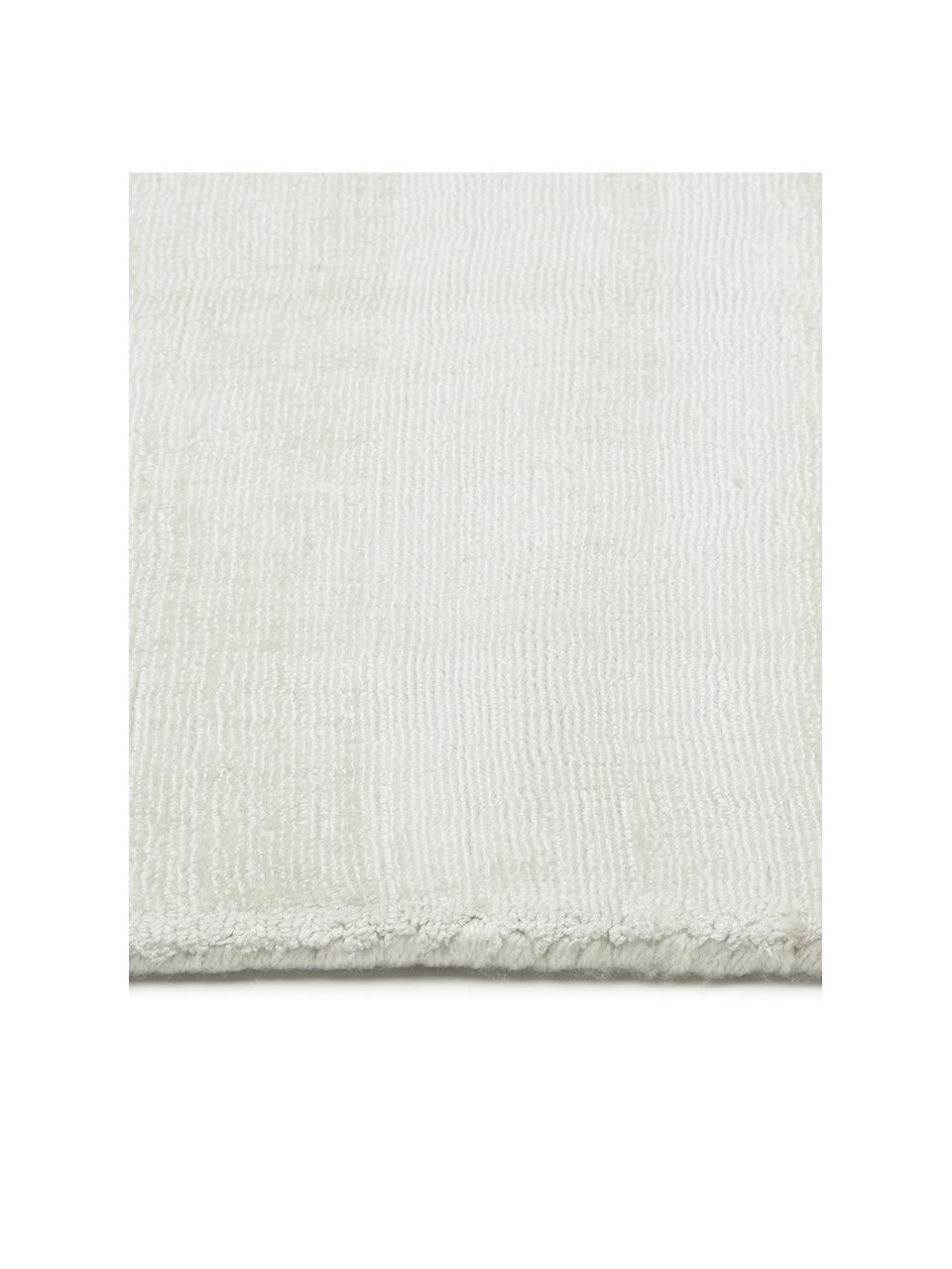 Ručně tkaný viskózový koberec Jane, Slonová kost, Š 400 cm, D 500 cm