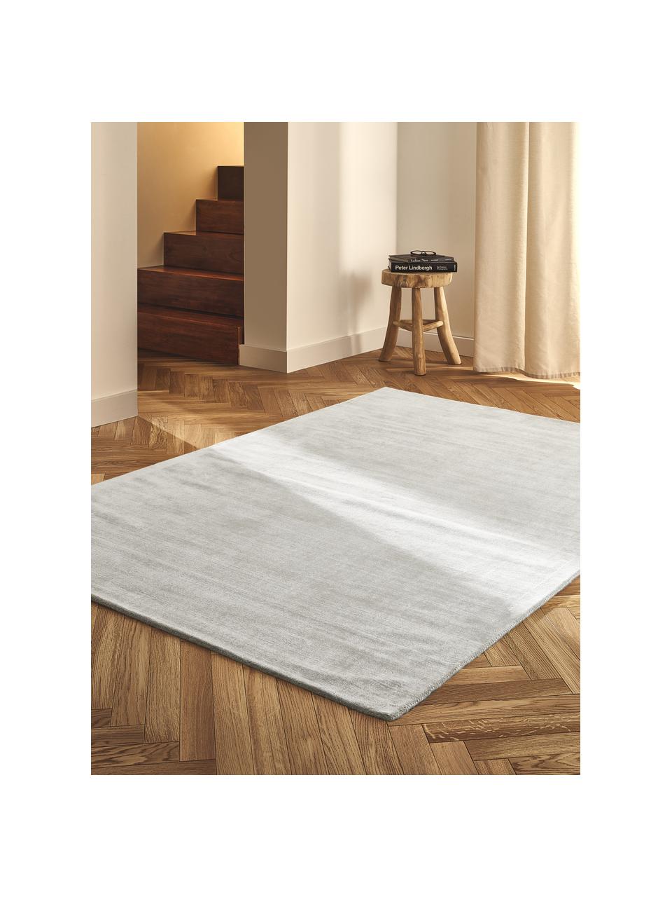 Tapis en viscose tissé main Jane, Blanc cassé, larg. 400 x long. 500 cm (taille XXL)