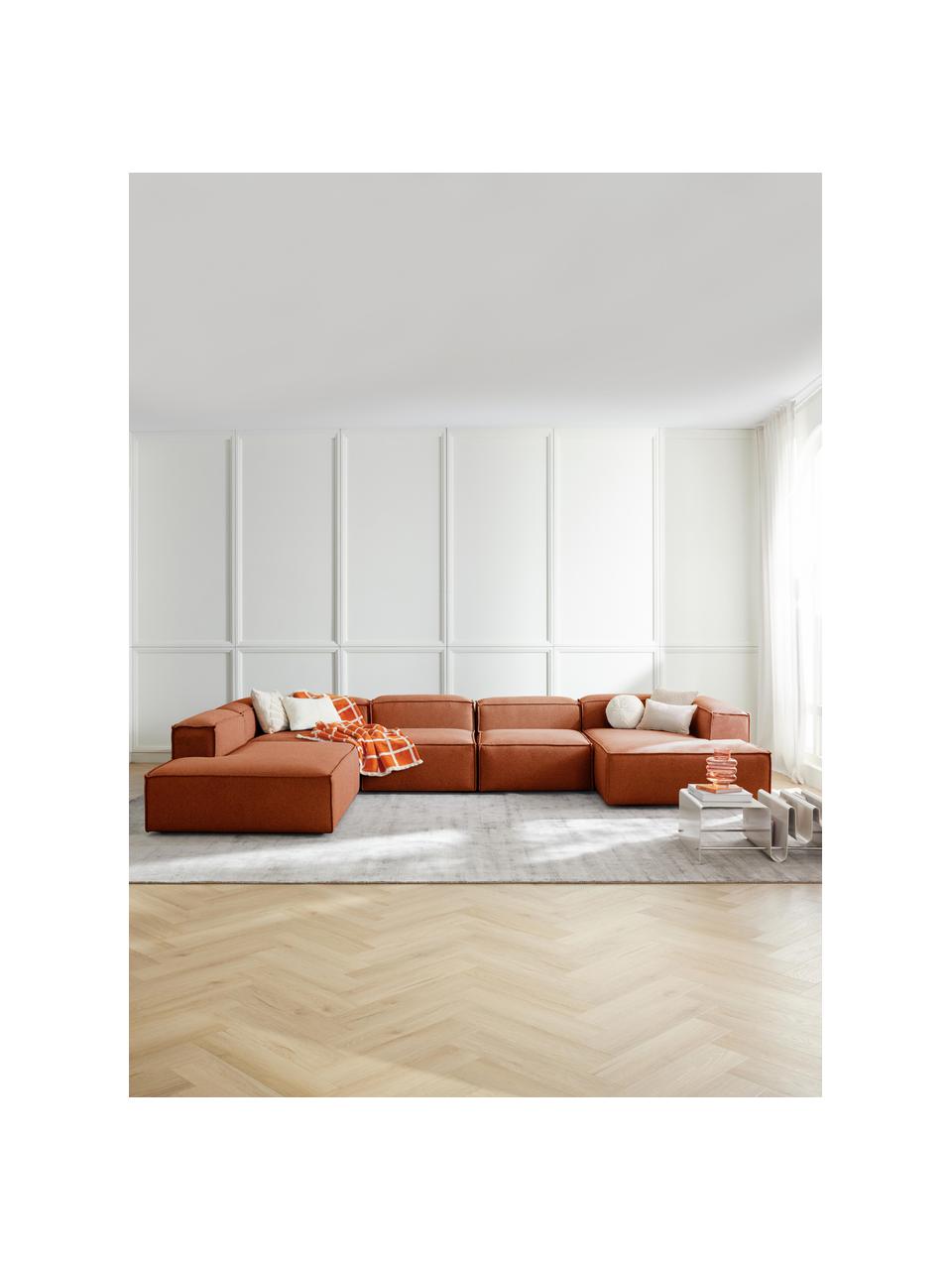 Divano angolare componibile Lennon, Rivestimento: 100% poliestere Con 115.0, Struttura: legno di pino massiccio, , Piedini: plastica Questo prodotto , Tessuto color terracotta, Larg. 418 x Prof. 269 cm, chaise-longue a destra