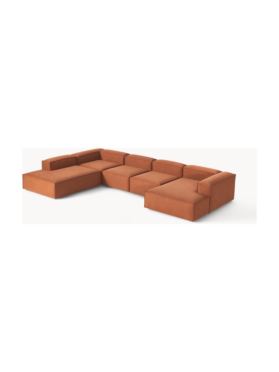 Divano angolare componibile Lennon, Rivestimento: 100% poliestere Con 115.0, Struttura: legno di pino massiccio, , Piedini: plastica Questo prodotto , Tessuto color terracotta, Larg. 418 x Prof. 269 cm, chaise longue a sinistra