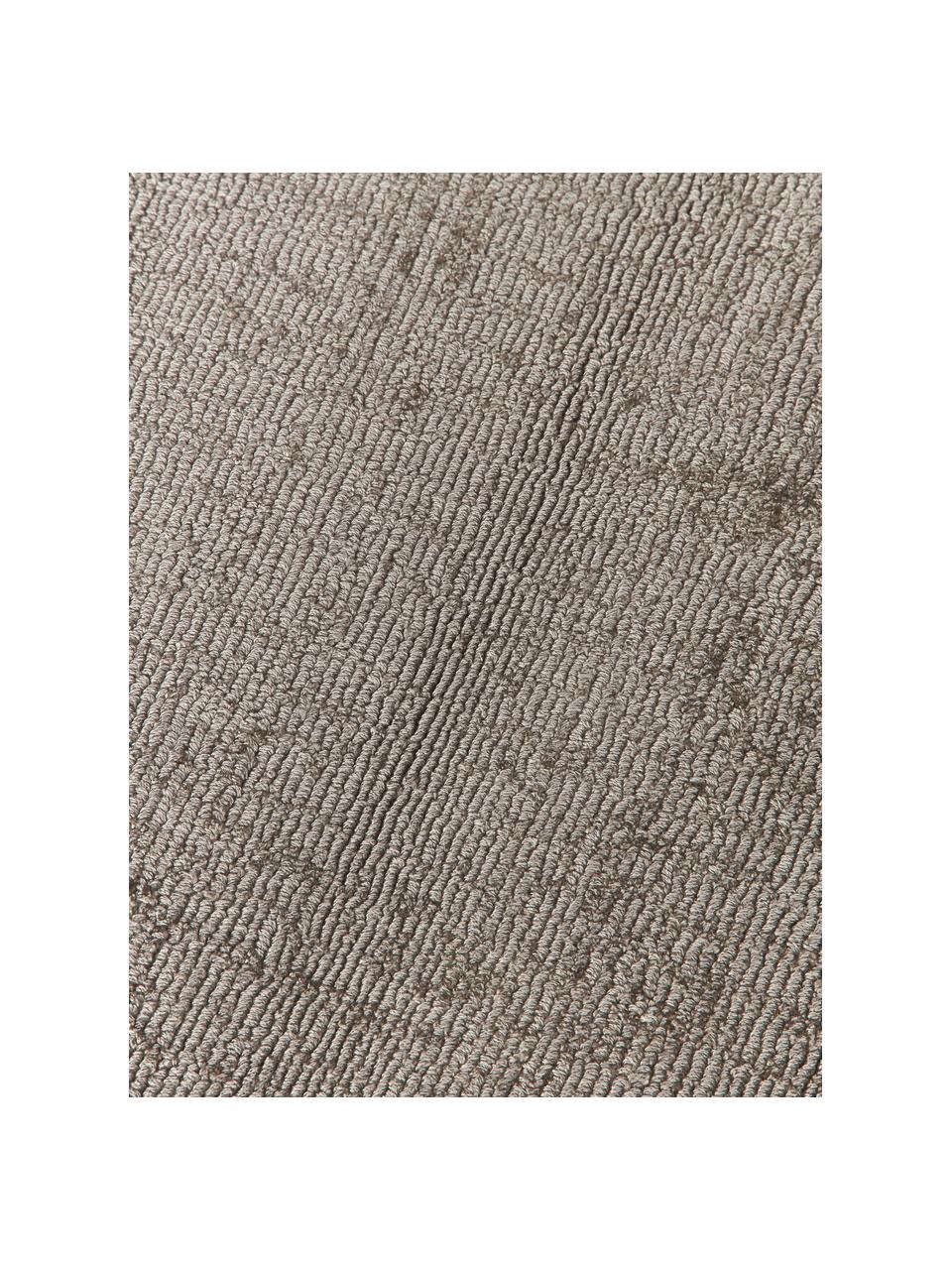 Handgeweven viscose vloerkleed Jane, Onderzijde: 100% katoen Het in dit pr, Taupe, B 200 x L 300 cm (maat L)