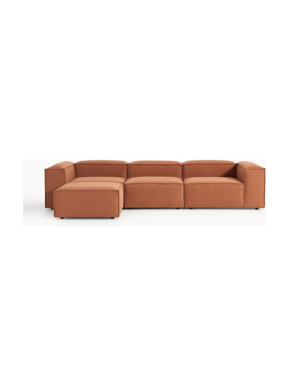 Modulares Sofa Lennon (4-Sitzer) mit Hocker (links/rechts), Bezug: 100 % Polyester Der strap, Gestell: Massives Kiefernholz, Spe, Füße: Kunststoff Dieses Produkt, Webstoff Terrakotta, B 329 x T 207 cm