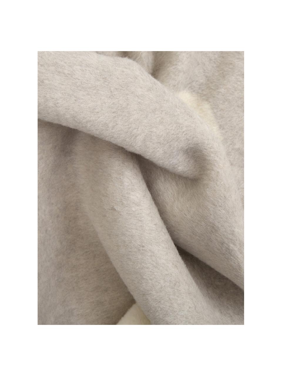 Kuscheldecke Jona mit Aufschrift und Motiv, 70% Baumwolle, 30% Polyacryl, Grau, gebrochenes Weiß, 150 x 200 cm