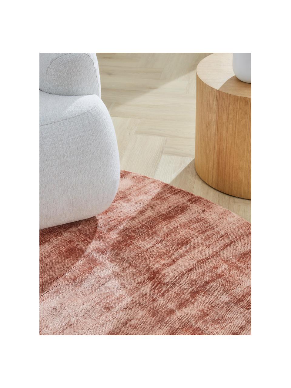 Okrągły ręcznie tkany dywan z wiskozy Jane, Nugatowy, Ø 200 cm (Rozmiar L)