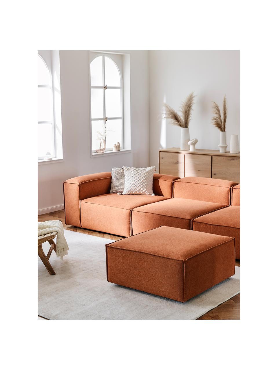 Poggiapiedi da divano Lennon, Rivestimento: 100% poliestere Il rivest, Struttura: legno di pino massiccio, , Piedini: materiale sintetico I pie, Tessuto colore terracotta, Larg. 88 x Alt. 43 cm