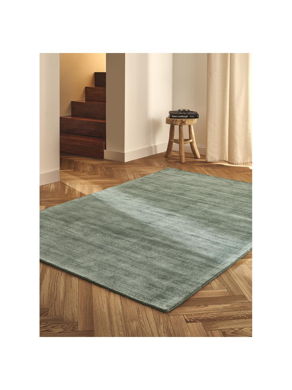 Tapis en viscose tissé main Jane, Vert foncé, larg. 200 x long. 300 cm (taille L)