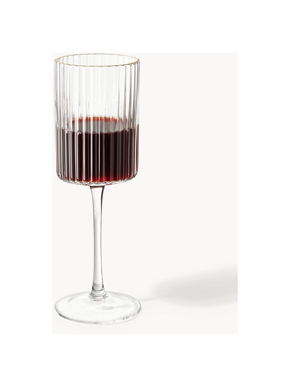 Ručne fúkané poháre na víno Aleo, 4 ks, Sodnovápenaté sklo, ručne fúkané 
Sodnovápenaté sklo sa vďaka hladkému a neporéznemu povrchu ľahko čistí. Rovnako ako ostatné typy skla je plne recyklovateľné, čím pomáha znižovať dopad na životné prostredie. Treba si však uvedomiť, že je citlivý na teplotné výkyvy, preto je potrebná opatrnosť, keď napr. B. Do pohára možno naliať veľmi horúce tekutiny., Priehľadná s pozláteným okrajom, Ø 8 x V 22 cm, 330 ml
