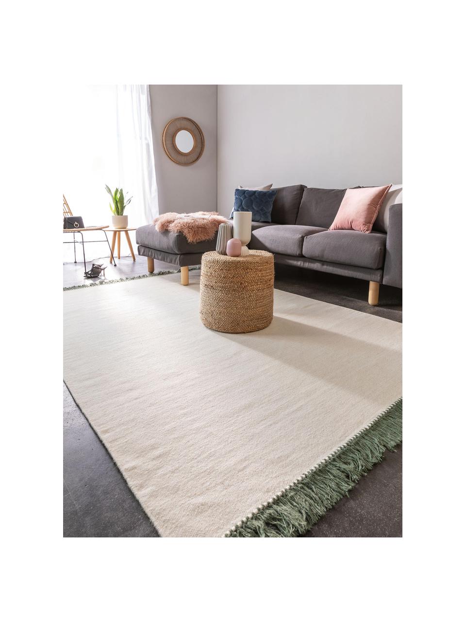 Tapis en laine tissé à la main avec franges Gitta, 90 % laine, 10 % coton

Les tapis en laine peuvent perdre des fibres lors des premières semaines et des peluches peuvent se former, ce phénomène est naturel et diminue à mesure de votre usage et du temps, Blanc cassé, vert foncé, larg. 80 x long. 150 cm (taille XS)