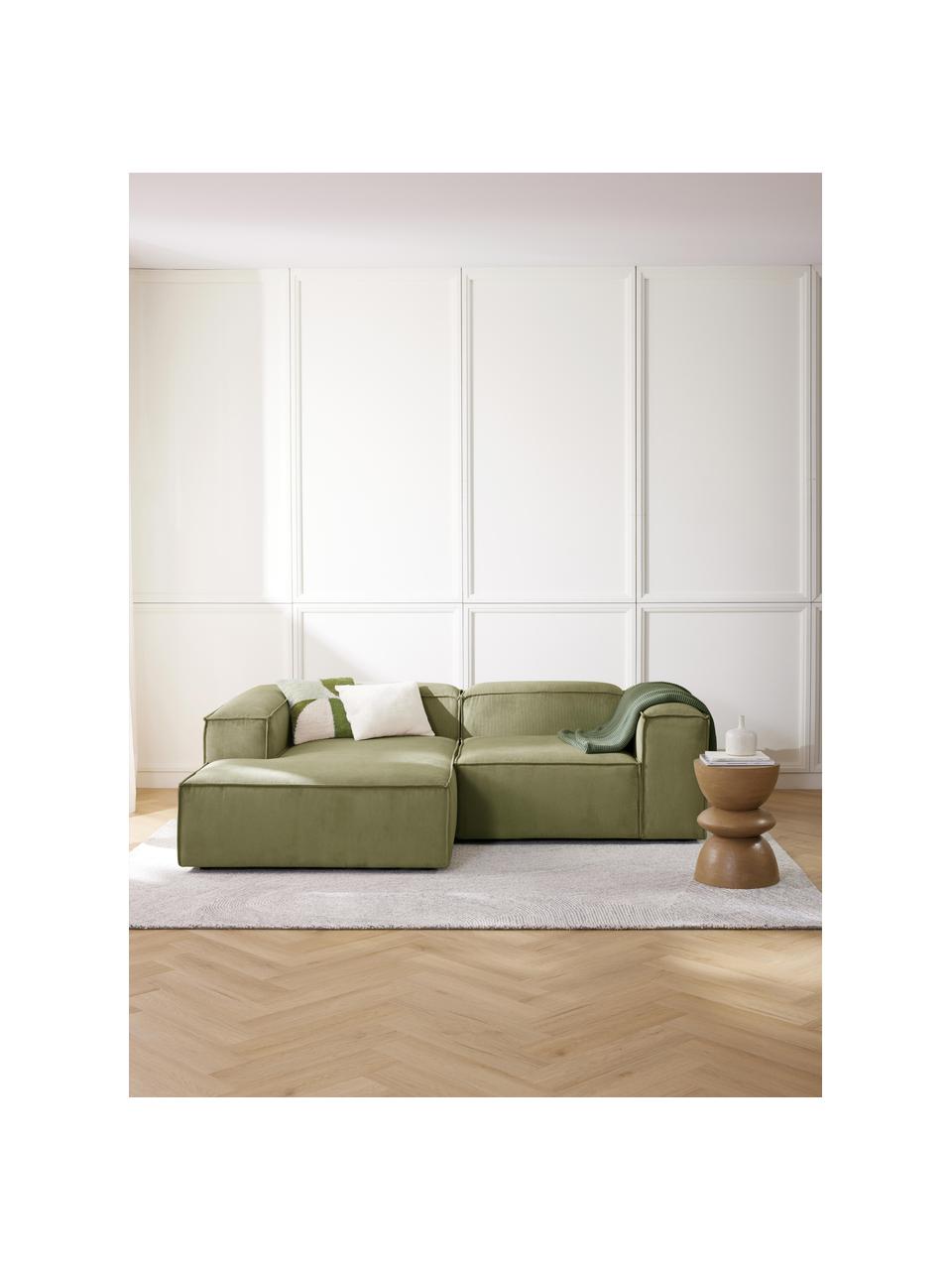 Divano angolare componibile in velluto a coste Lennon, Rivestimento: velluto a coste (92% poli, Struttura: legno di pino massiccio, , Piedini: plastica, Velluto a coste verde oliva, Larg. 238 x Prof. 180 cm, chaise-longue a destra