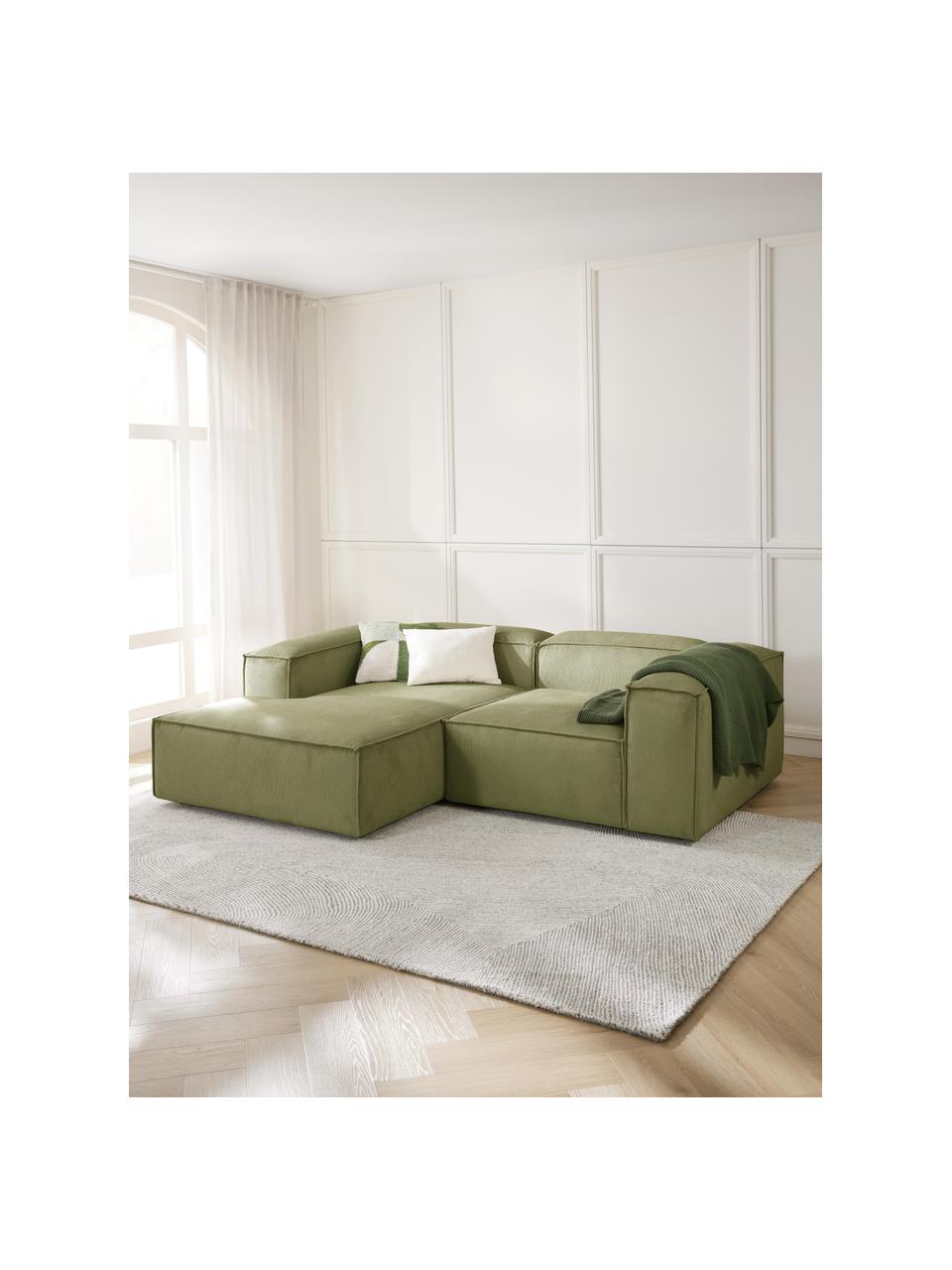 Modulares Ecksofa Lennon aus Cord, Bezug: Cord (92 % Polyester, 8 %, Gestell: Massives Kiefernholz, Spe, Füße: Kunststoff Dieses Produkt, Cord Olivgrün, B 238 x T 180 cm, Eckteil rechts